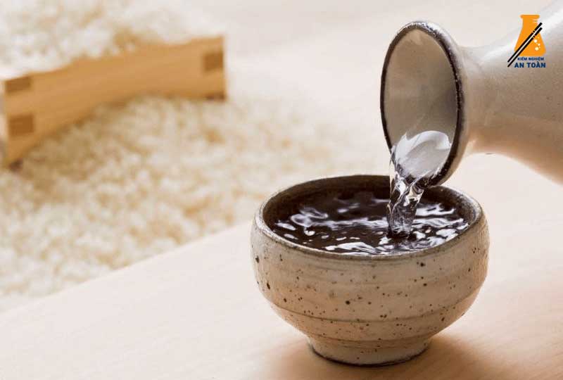 kiểm nghiệm rượu trắng